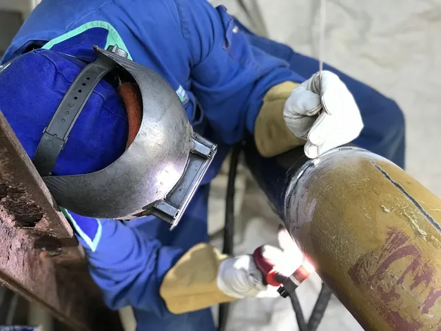 stół obrotowy - cela spawalnicza Motoman